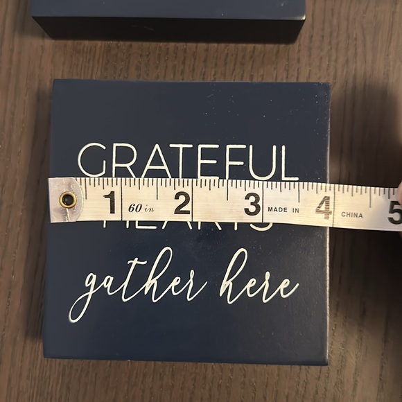 Grateful Hearts gather here Navy Blue with white lettering 4” x 4” x 1” NWT - Picture 8 of 10